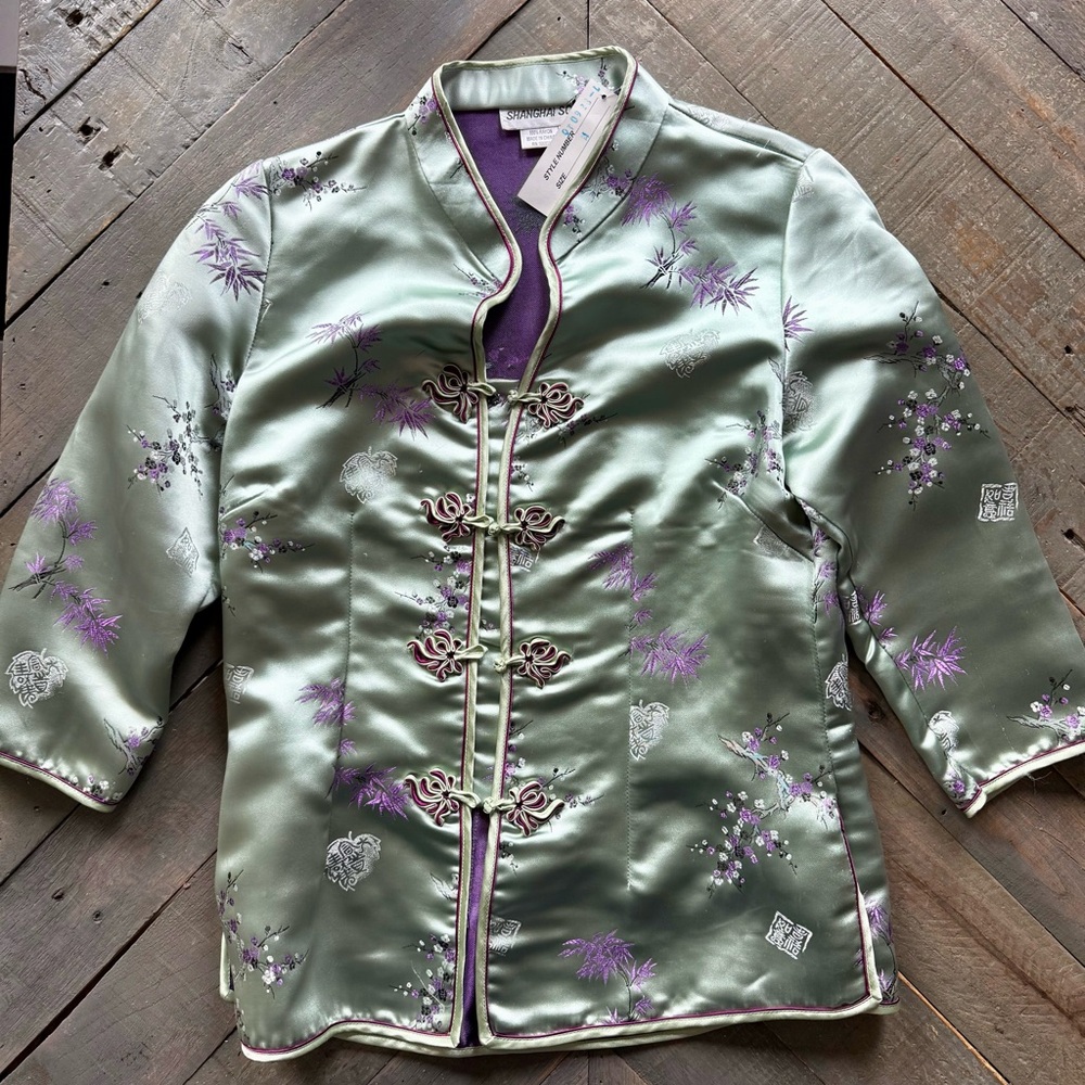 Elegant Green Chinese style Satin Women's Jacket. Brand new w/ tags Size Medium
